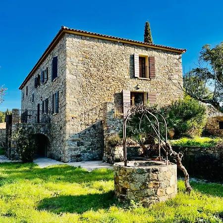 Domaine Du Reginu 호텔