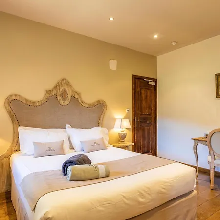 מלון Domaine Du Reginu 4*