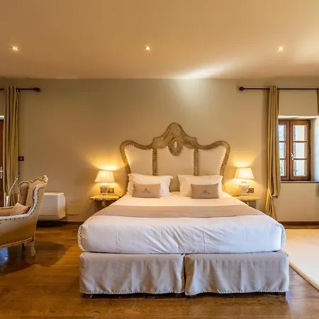 מלון Domaine Du Reginu 4*