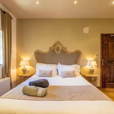 מלון Domaine Du Reginu 4*