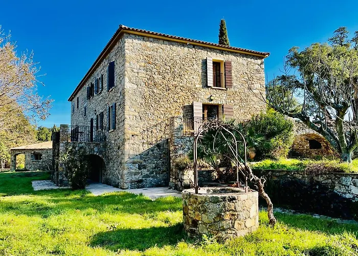 Domaine Du Reginu 호텔