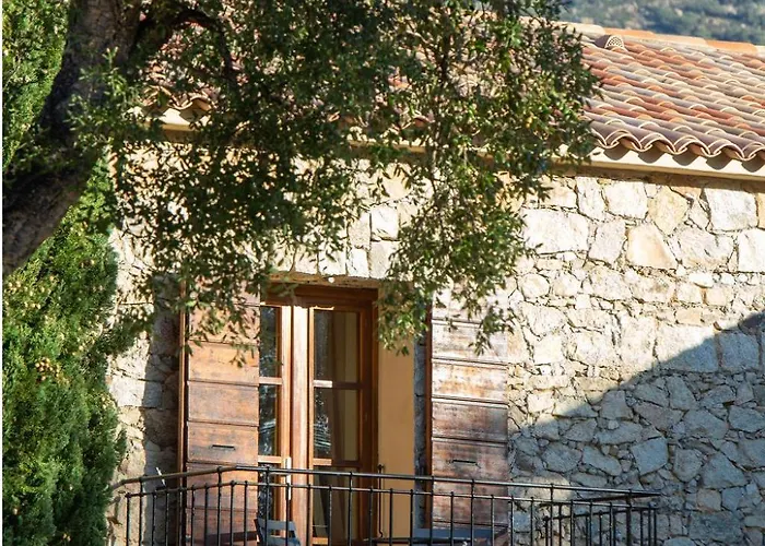 Domaine Du Reginu 호텔