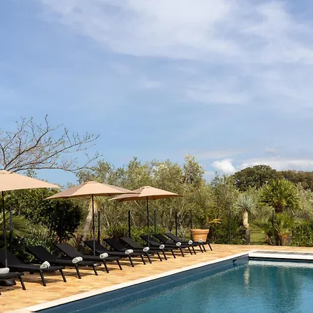 Otel Domaine Du Reginu