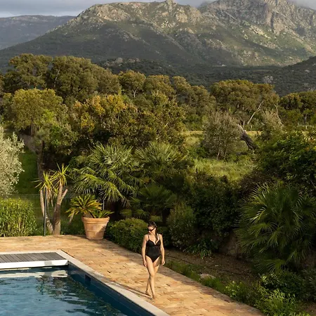 Hotel Domaine Du Reginu 4*