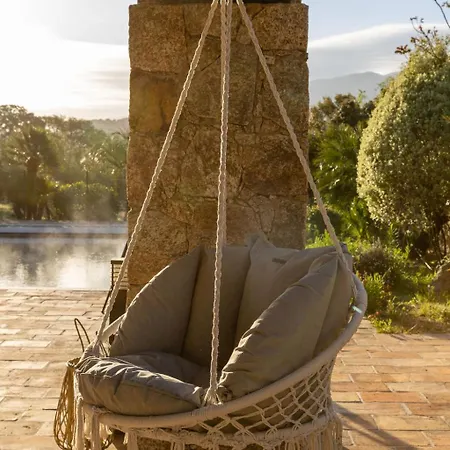 Otel Domaine Du Reginu