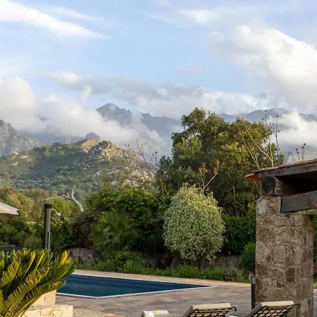 Otel Domaine Du Reginu 4*