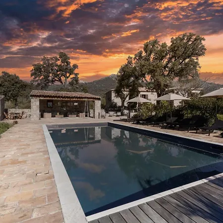 Domaine Du Reginu Otel