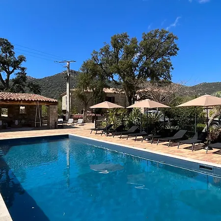 Otel Domaine Du Reginu 4*