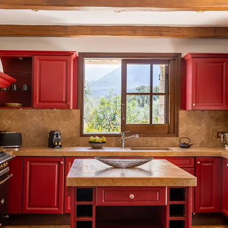 Domaine Du Reginu 4*