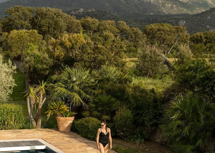 Hotel Domaine Du Reginu 4*