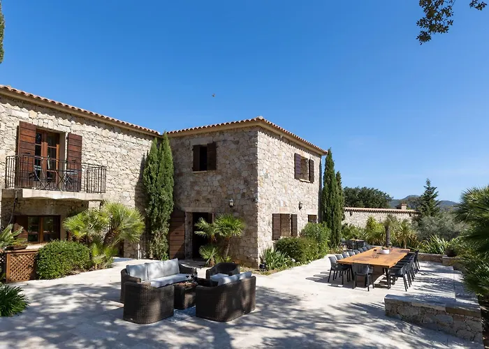 Hotel Domaine Du Reginu 4*