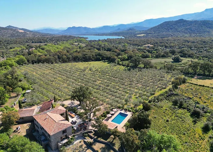 Domaine Du Reginu Hotel