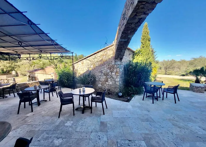 Domaine Du Reginu 4*