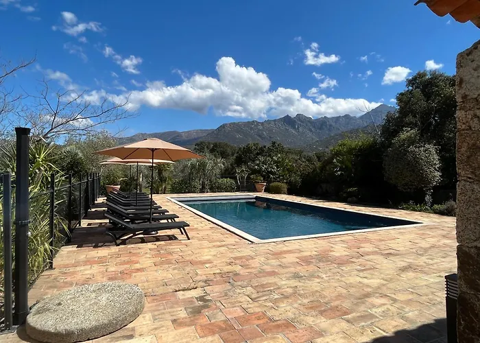 Domaine Du Reginu Hotel