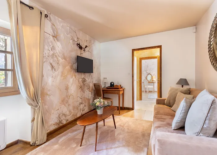 Domaine Du Reginu Hotel 4*